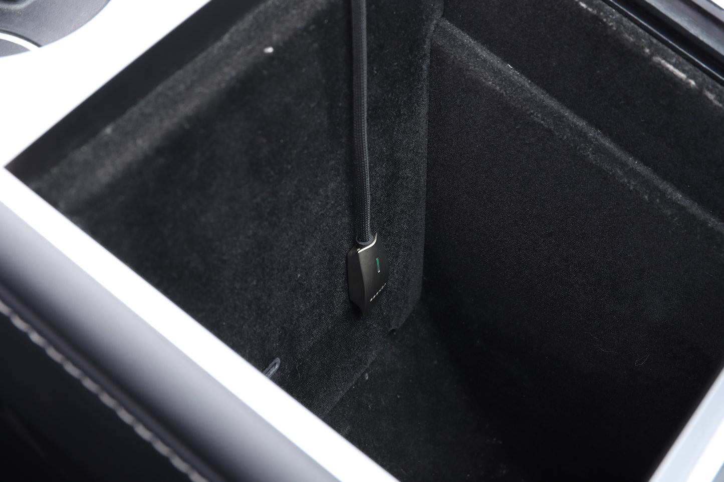 Data Cable Elvix for Tesla Model 3/Y  TYPE-C angled to Apple Silver