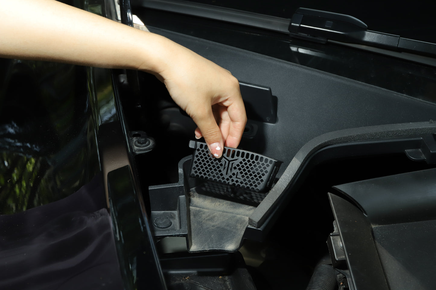 Anti-blocking cover Elvix for Model Y front hood